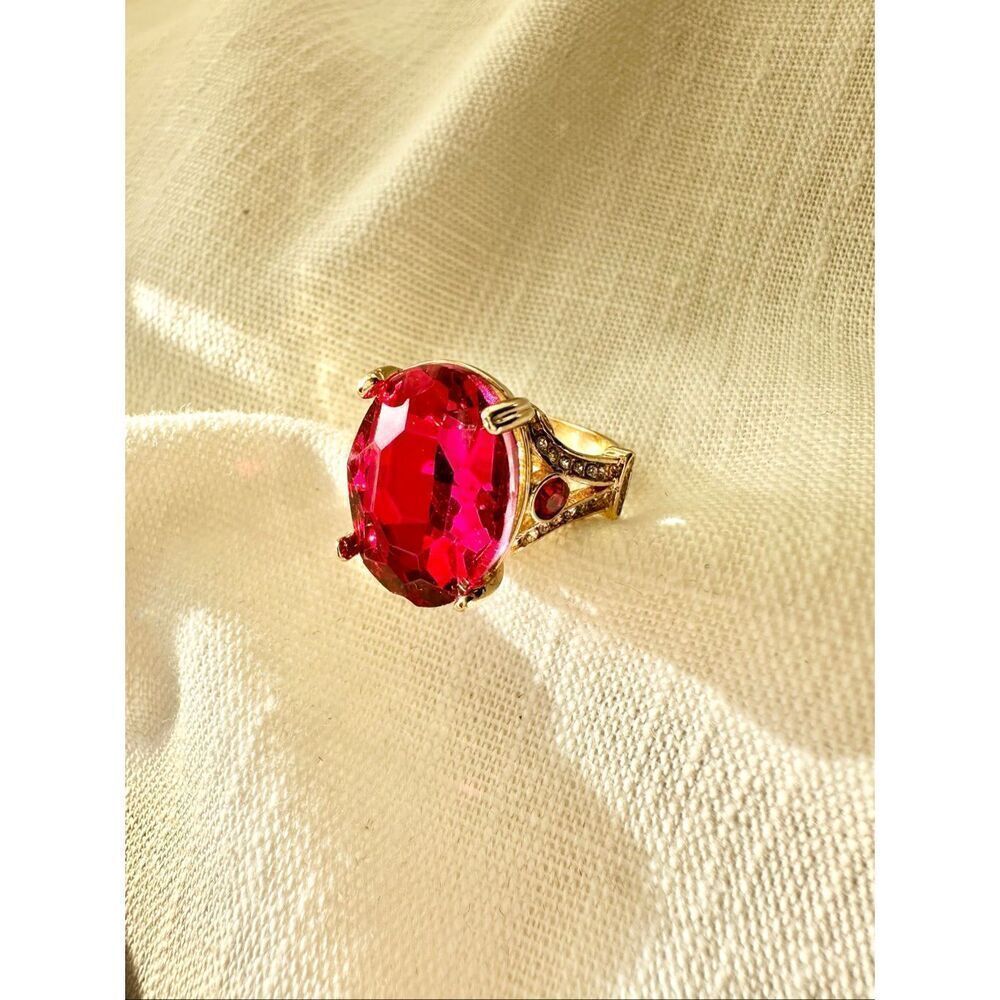 Rhinestone oval cocktail ring